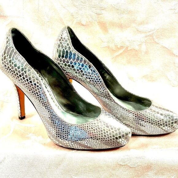 SILVER SNAKESKIN 4.5” HEELS by WHITE & BLACK S-8.5 - Picture 1 of 6